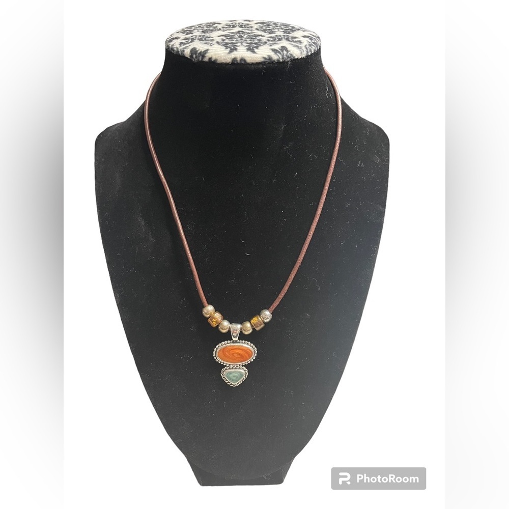 🔥KC Kenneth Cole faux leather and resin pendant necklace